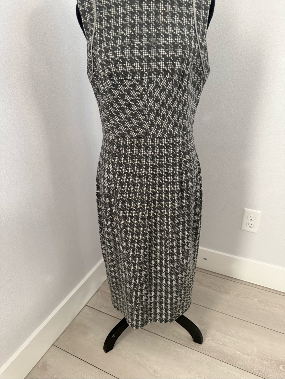 Donna Morgan Black & White Houndstooth Midi Sheath Dress